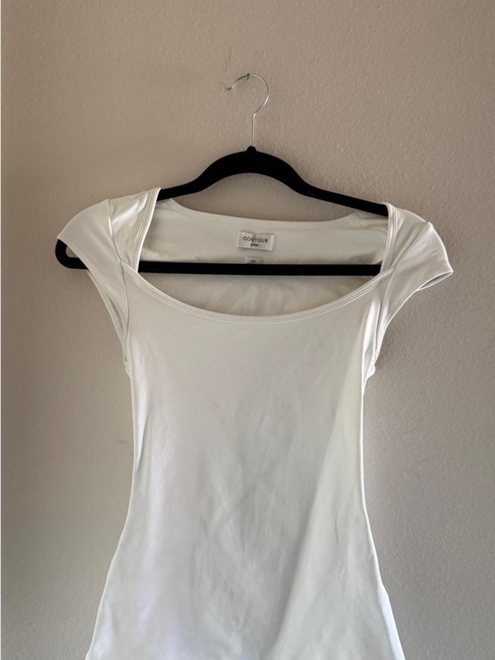 Aritzia Women's White Scoop Neck Top